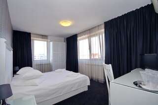 Отель Hotel City Тулча Улучшенный двухместный номер с 1 кроватью-1