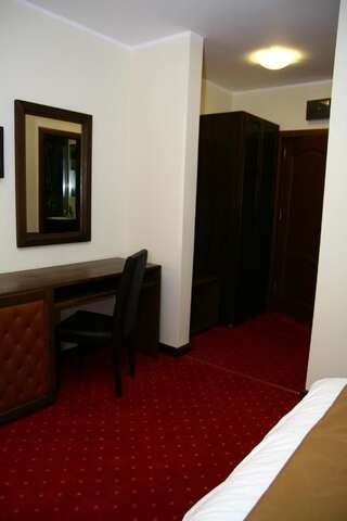 Отель Hotel City Тулча Улучшенный двухместный номер с 1 кроватью-8